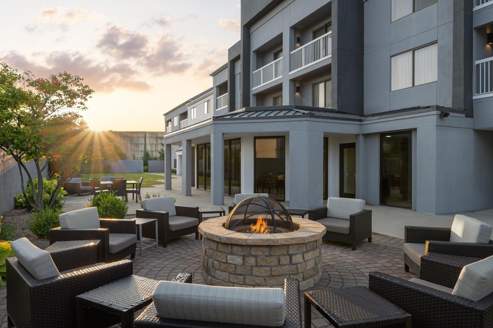 Готель Courtyard Indianapolis Northwest Екстер'єр фото