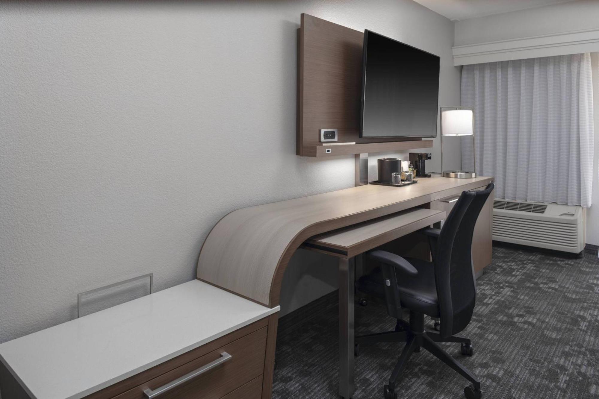 Готель Courtyard Indianapolis Northwest Екстер'єр фото